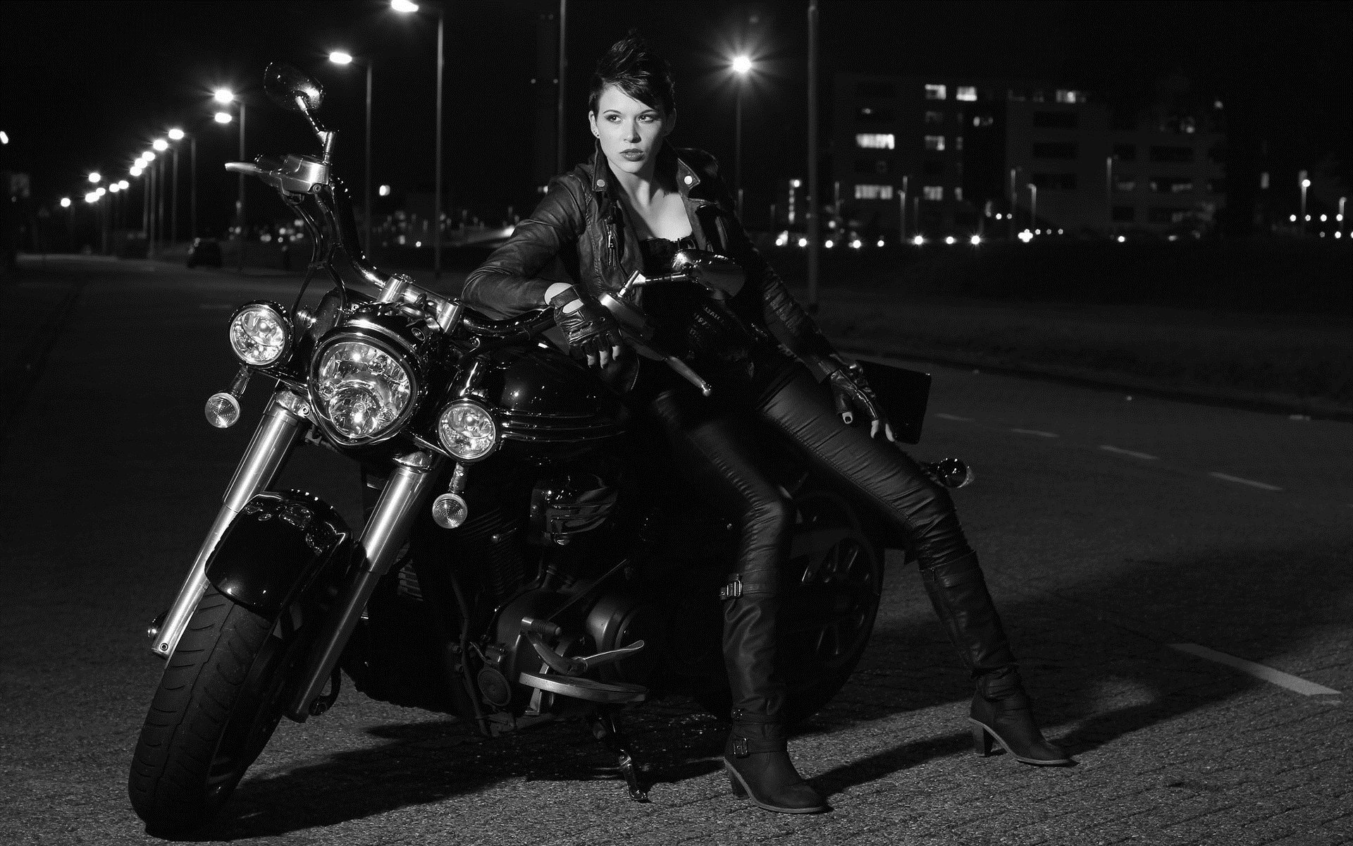 Photo Beautiful girls and motorcycles in Aparecida de Goiania
